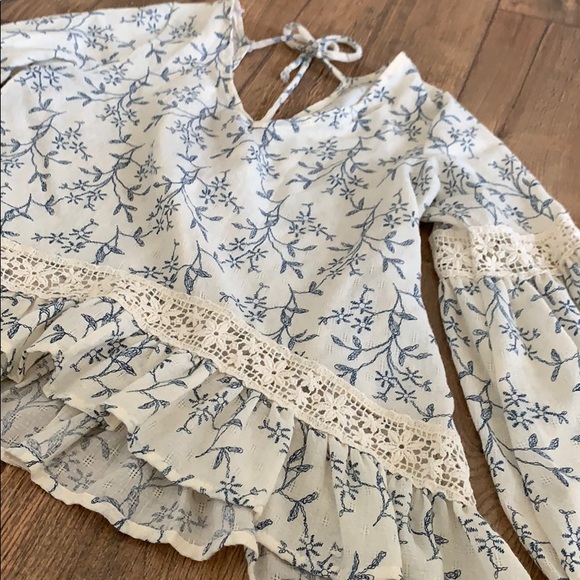 Cream floral vneck bell sleeve crop top - Picture 3 of 5